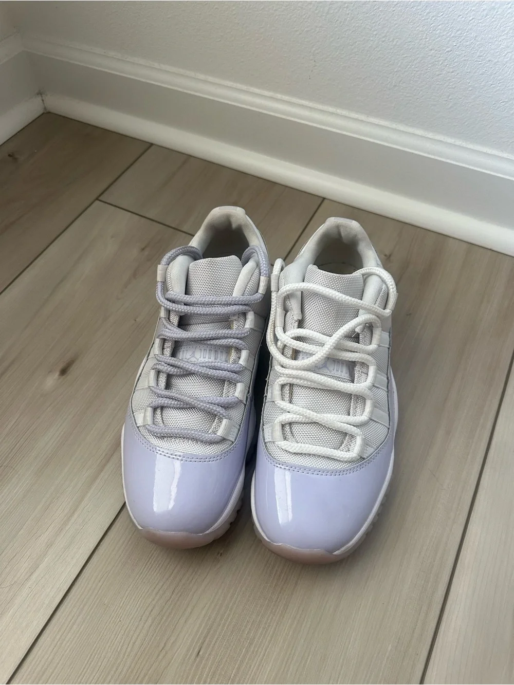 Jordan Kids Low Top Sneakers in Light Lavender and White